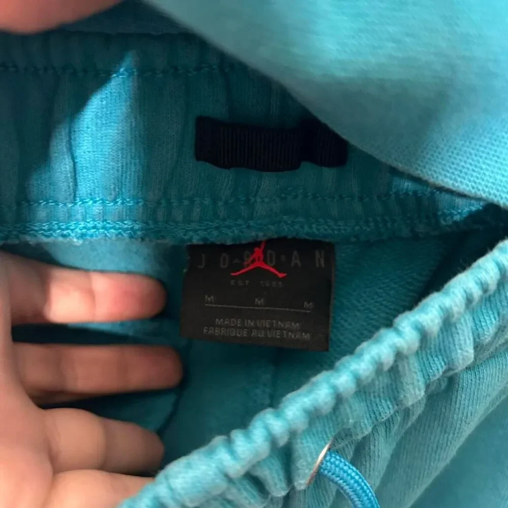 Jordan Men's Blue Essentials Statement Fleece Pullover Hoodie and sweatpants med
